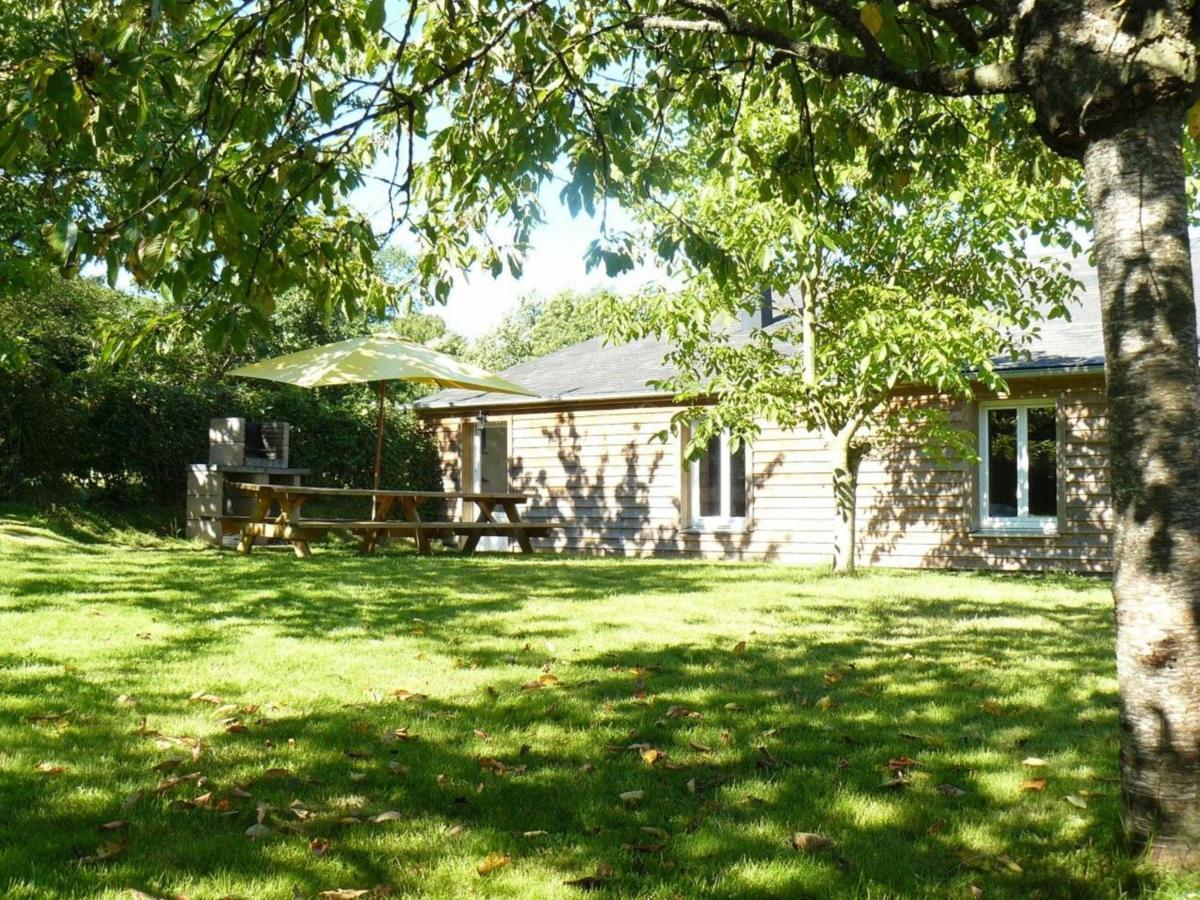 Gîte Saint-Léonard-des-Bois, 8 pièces, 15 personnes - FR-1-410-224 Esterno foto